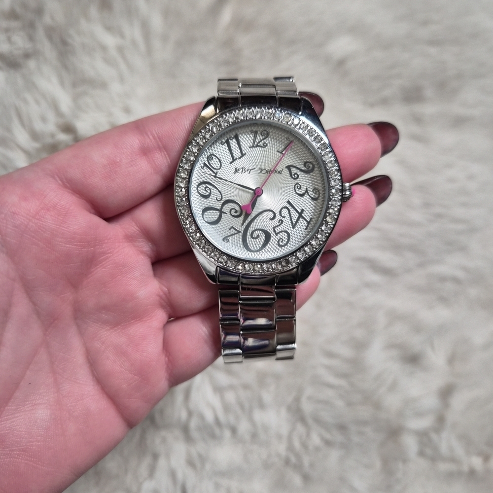 Betsey Johnson Watch Silver Tone Pink Heart Hand Streetwear Twee Girly Cute Y2K - Picture 9 of 13